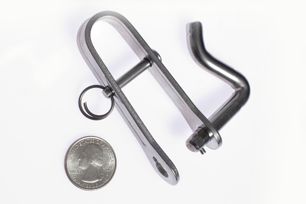 <span style= >Shackle, Captive Pin, 5/16" Pin: Halyard and Outhaul</span>